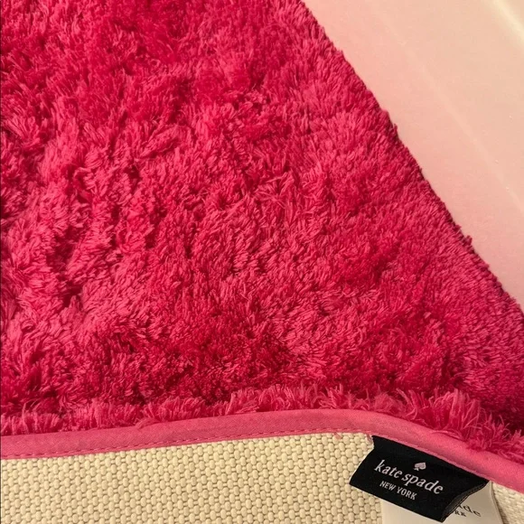 Kate Spade Vibrant Pink Bath Mat - Picture 2 of 3